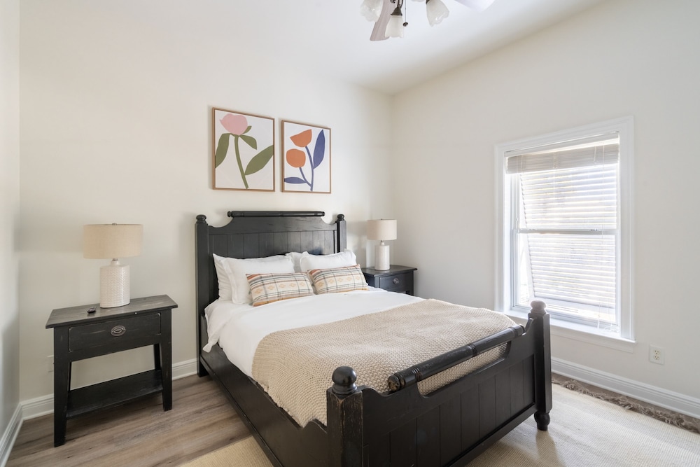 Fin by Avantstay 9 BR Destin Oasis With Pool Spa Walk to Beach