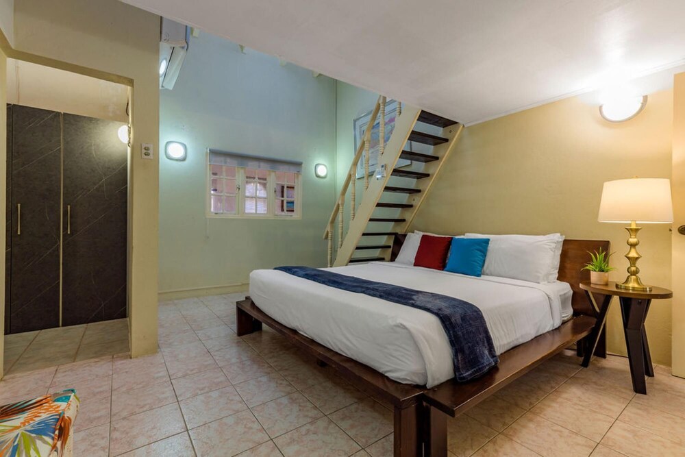 Sleeps 16 Palm Beach - 6BR Villa w Private Pool