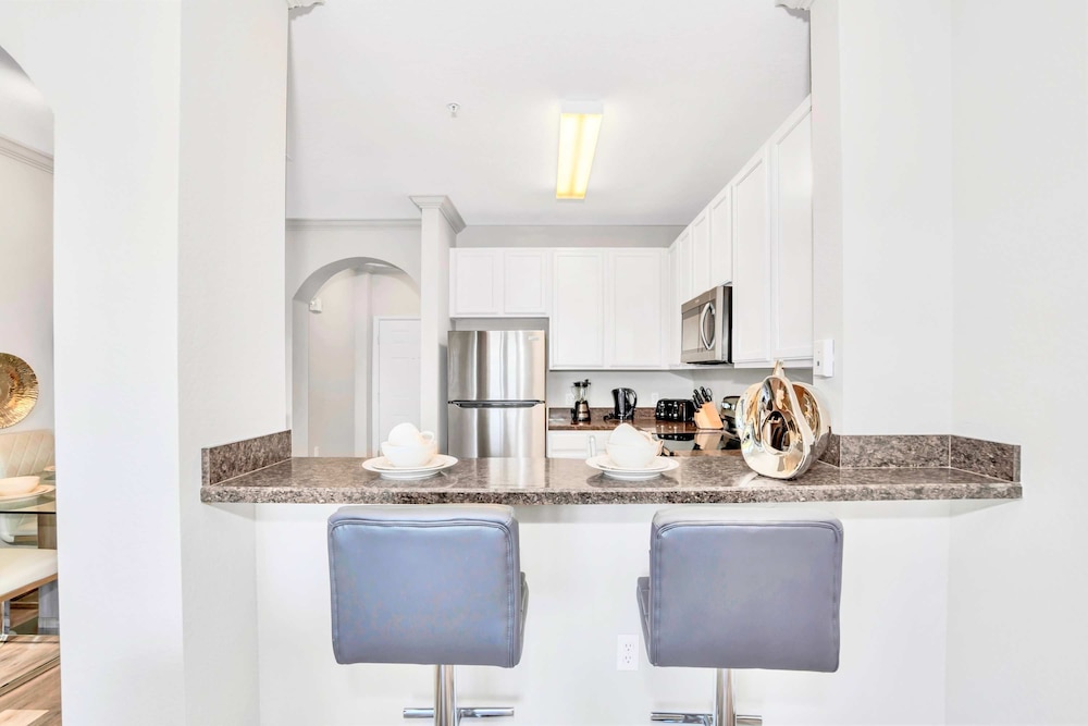 Modern 2BR Condo w Private Patio7 min to Disney