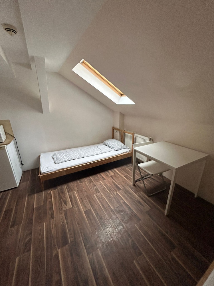 2-Rent Group Hostel Zimmer&Apartments GKP2
