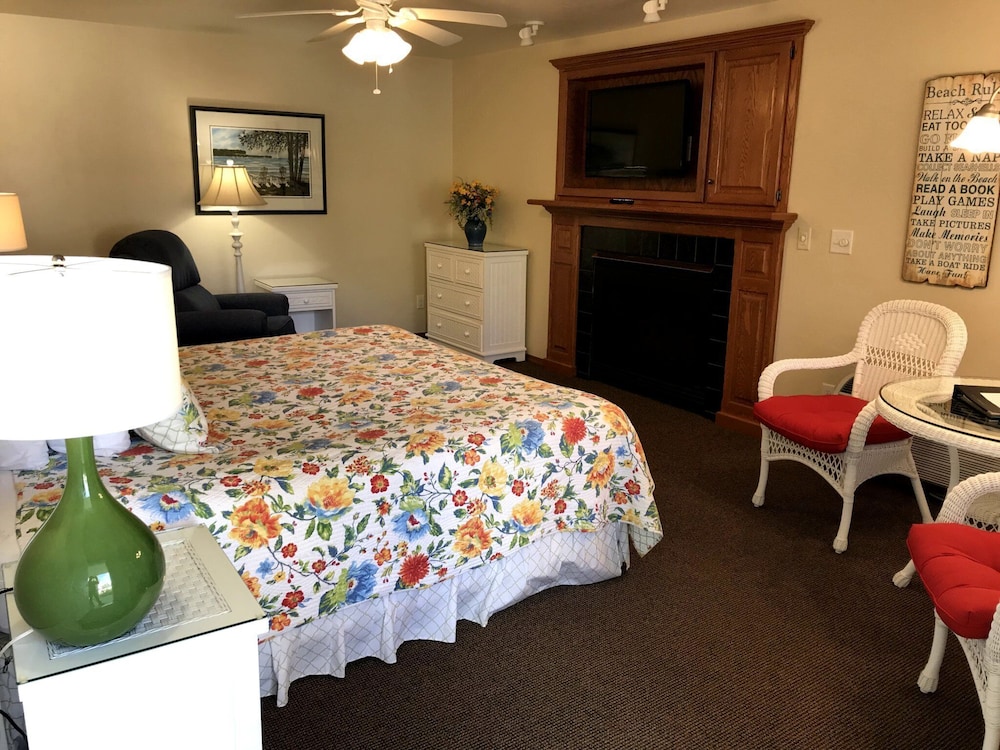 Bay Breeze Resort