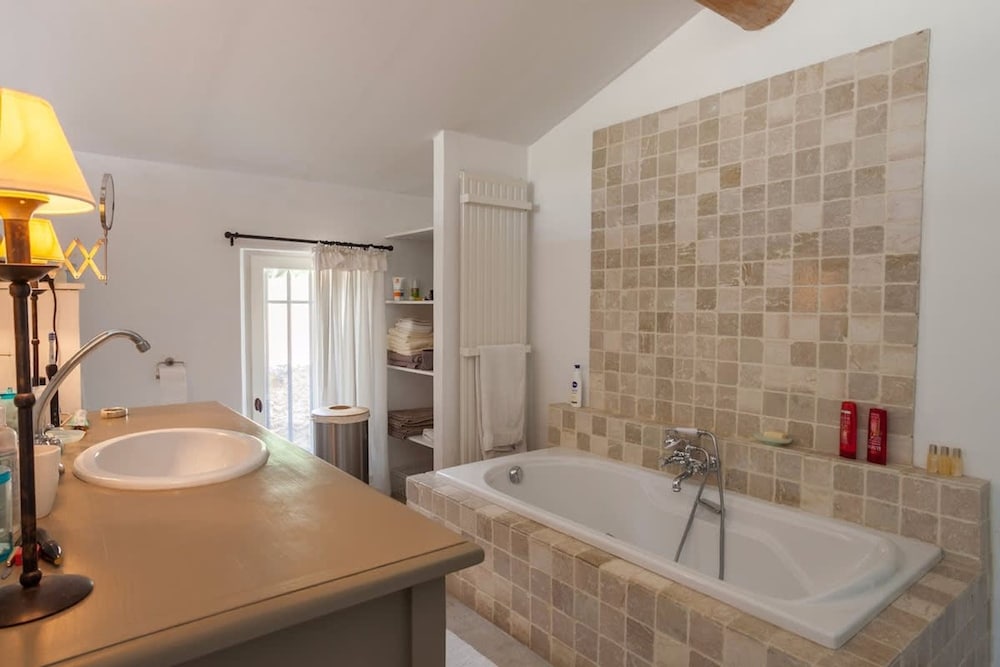 Villa Les Beaumettes - Haven of Peace in the Luberon