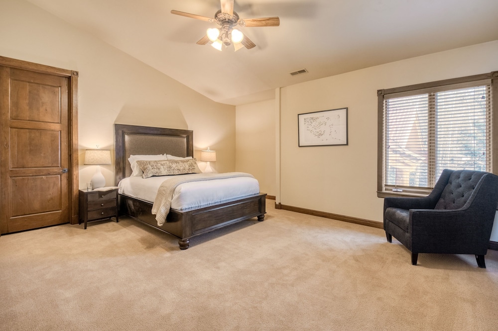 High Meadow by Avantstay Alpine Views w Indoor Pool Hot Tub Open Floor Plan