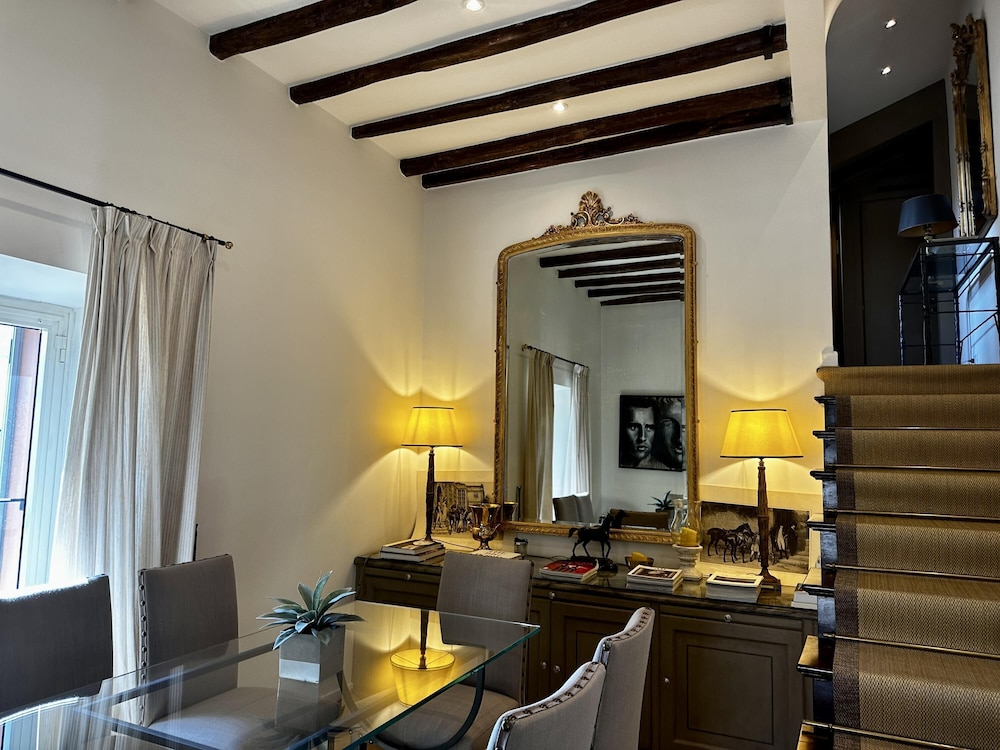 L Ortensia Bianca in Palazzo Ruspoli a Superb Retreat in the Most Elegant Palace in Rome
