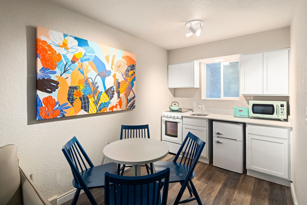 Hotel McCoy - Art, Coffee, Beer, Wine