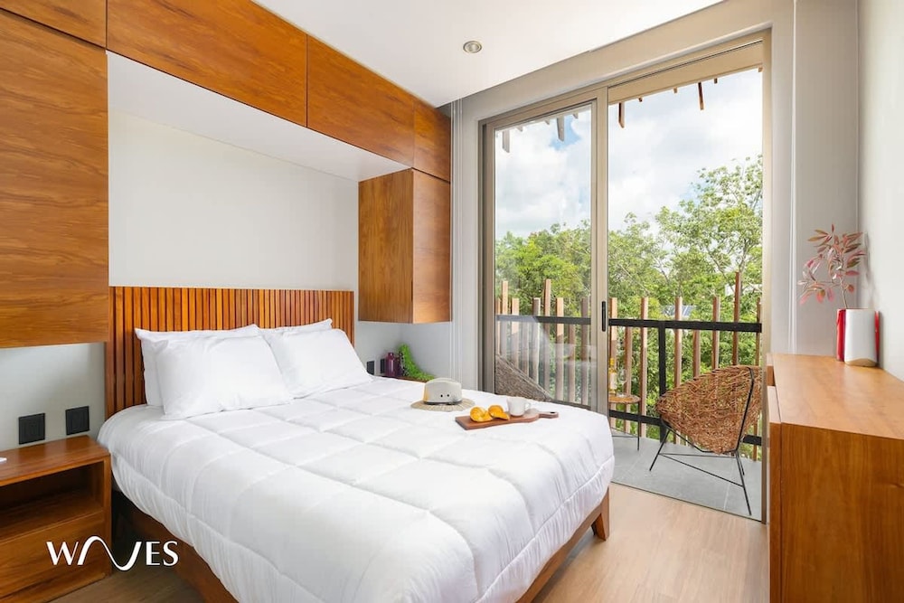 Luminous 2 BR With Roof Pool Close to Hotel Zone by Waves Management