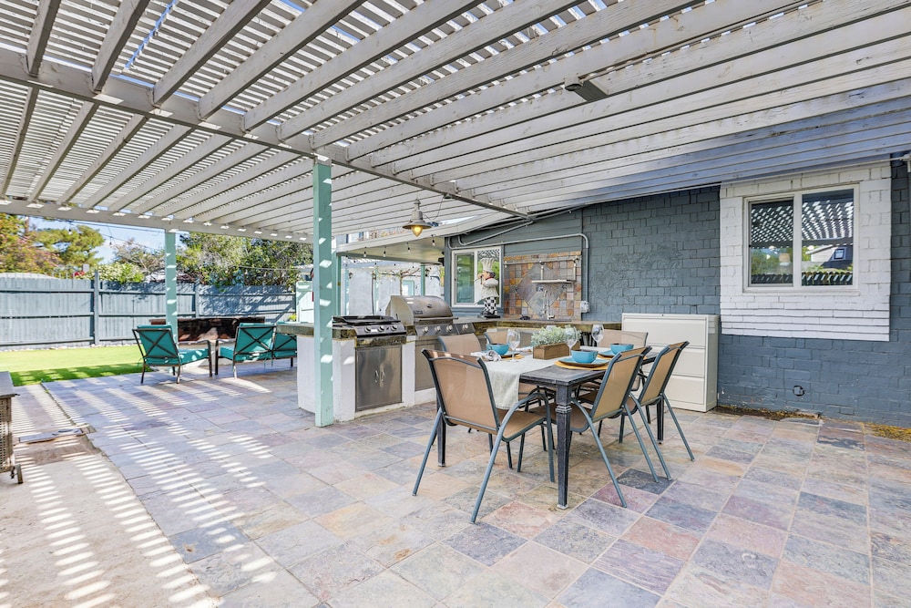 Bar & Fire Pit: Pet-friendly Phoenix 'La Casita'