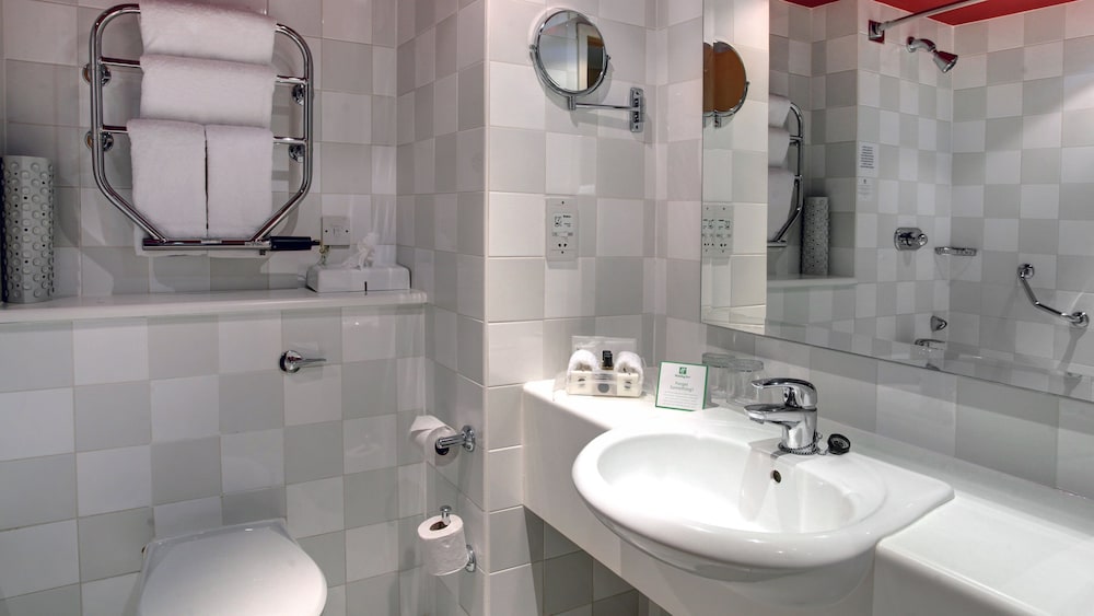 Aylesbury Vacations - Holiday Inn Aylesbury, an IHG Hotel - Property Image 63