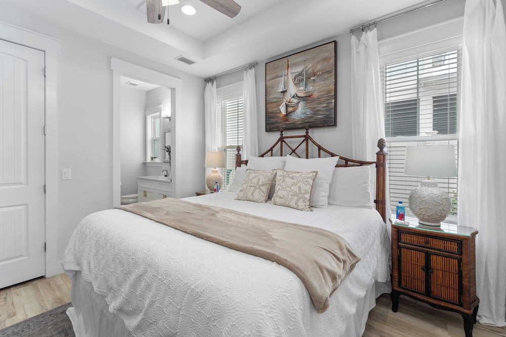 Pool, Patio & Outdoor Dining + Walk to Shore, Pier Park Sanctuary on Sands