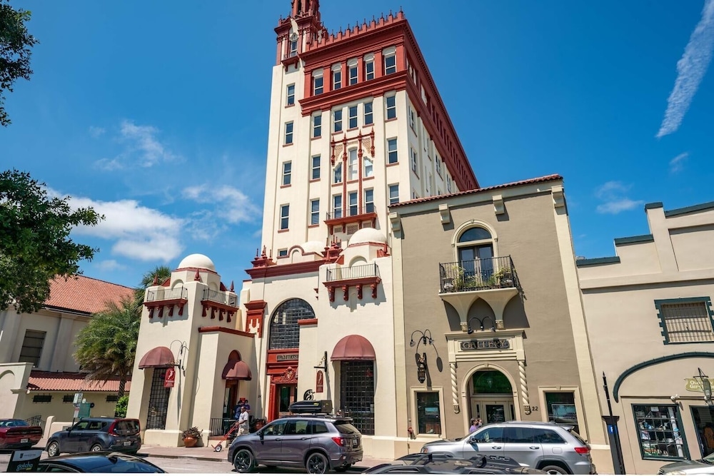 Just Beachy~ocean View~2nd Fl 2 Bedroom Condo by RedAwning view 3