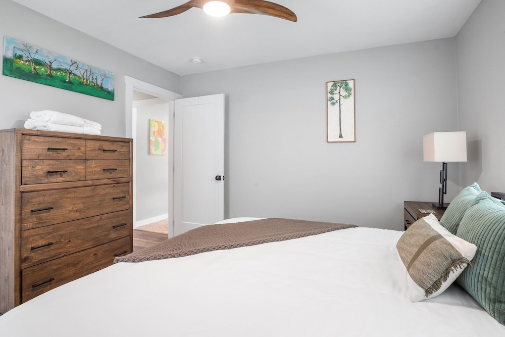 Zander Haus 3 Bedroom Home by RedAwning