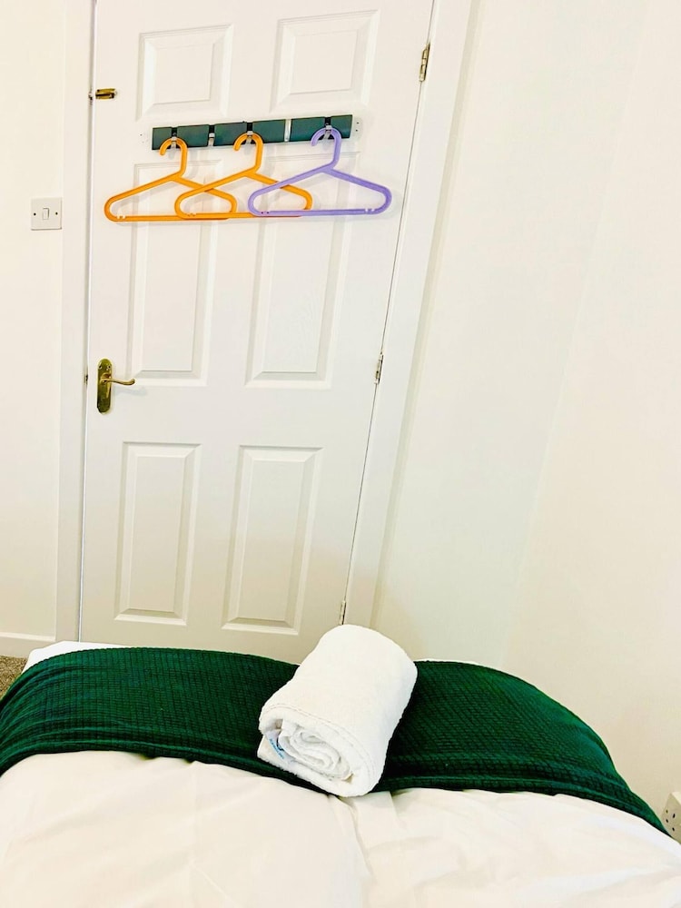 Stylish 3 BDR House With Free Parking Near Hulme