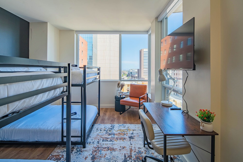 ROVE LIVING/KL - 44 Monroe