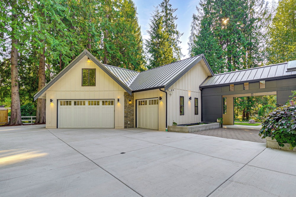 Wfh-friendly Gem w/ Creek: 4 Mi to Sammamish Trail