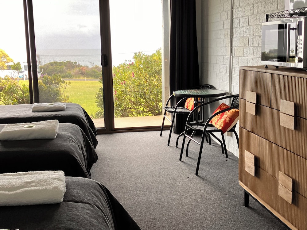 61 OCEAN ROAD MOTEL