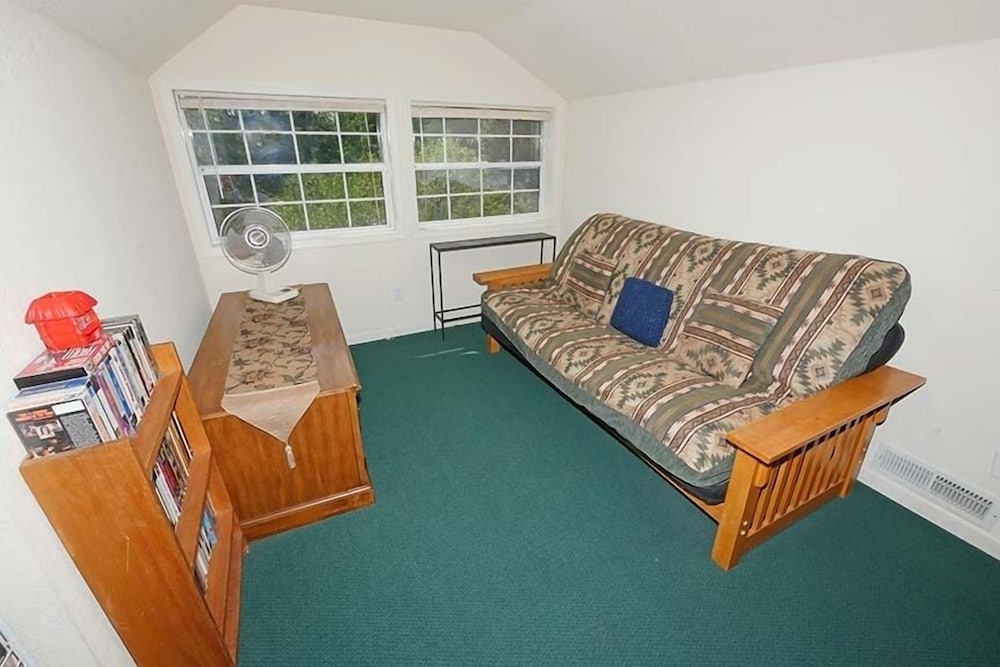 2184 Marshall Trail 5 Bedroom Home by RedAwning