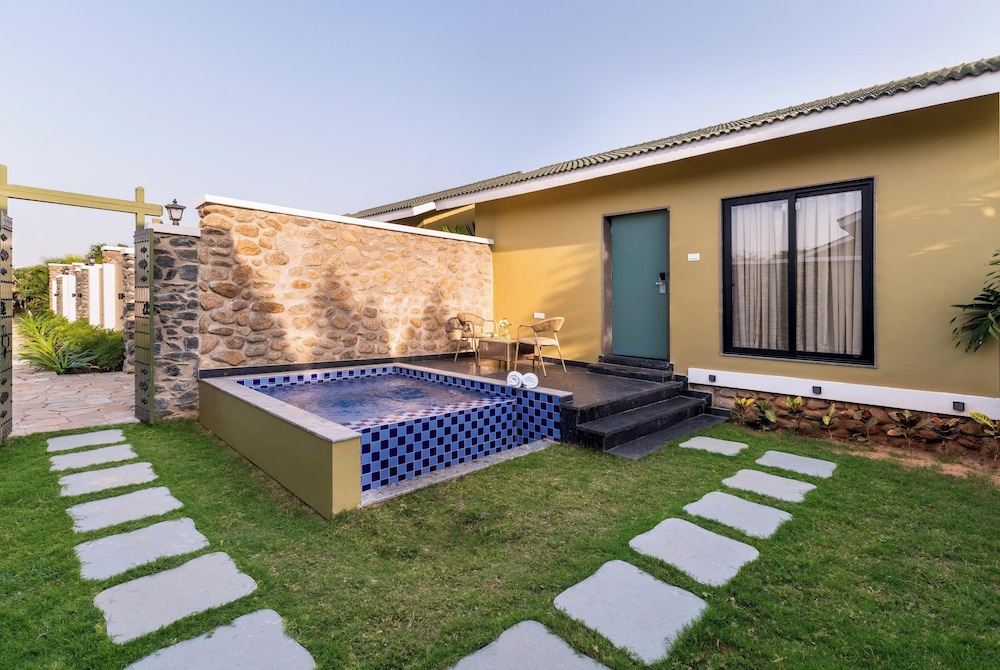 Merriment Luxury Resort & Private Pool Villa, Abu Road