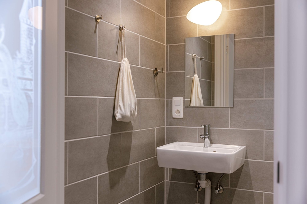 Bruges Vacations - Inviting and Bright Guest Room in City Center - Property Image 1