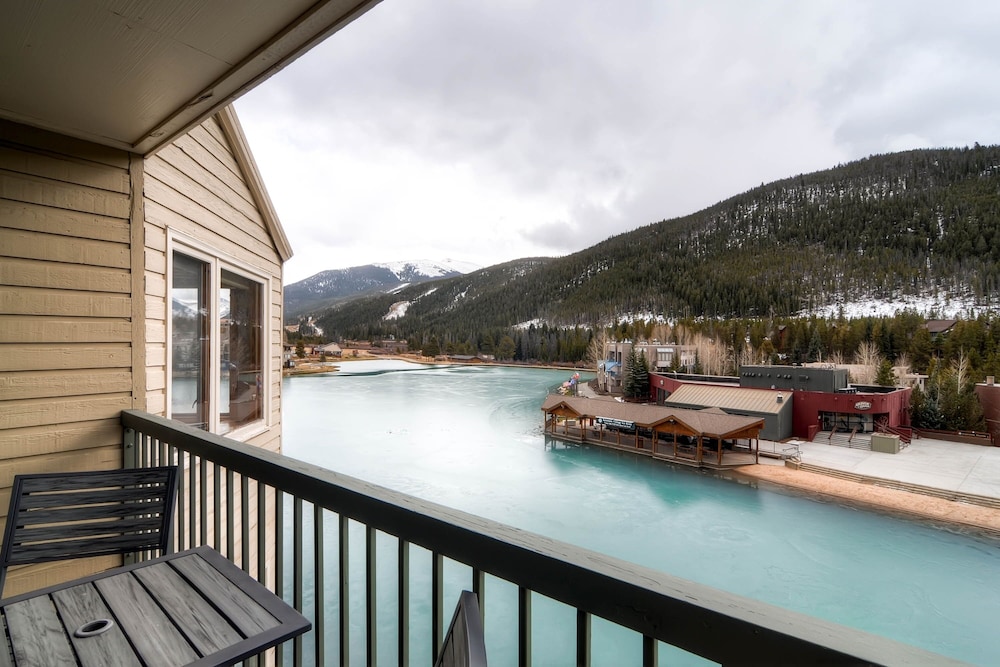 Studio In Lakeside Village, Updated Kitchen & Bath Apts