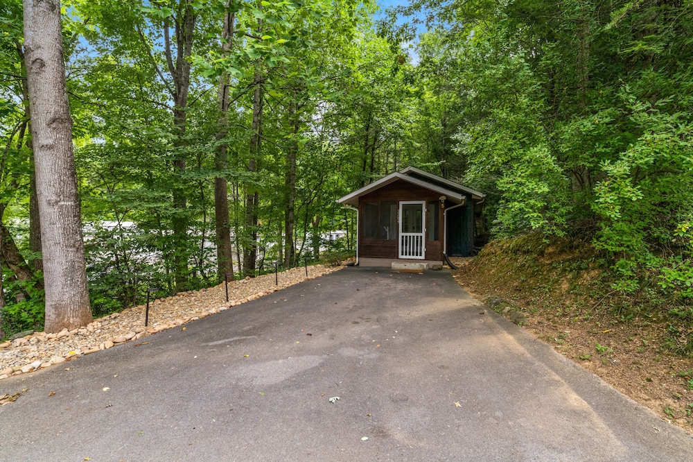 Oasis Tennessee