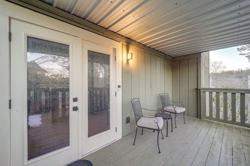 Steps to Dtwn & Fabulous Restaurants: Chic Condo