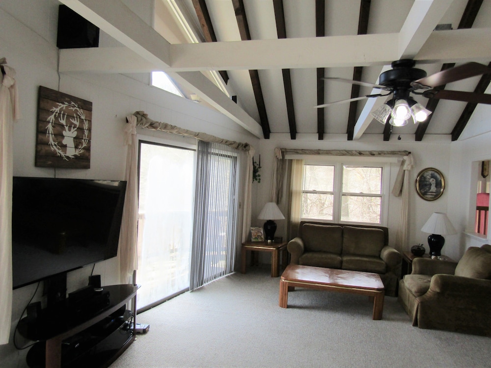 Sugar Mountain Drive 1866 6 Bedroom Home by RedAwning