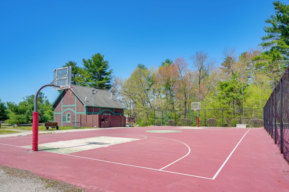 Lake Access & Pools: Sun-soaked Westford Cottage!