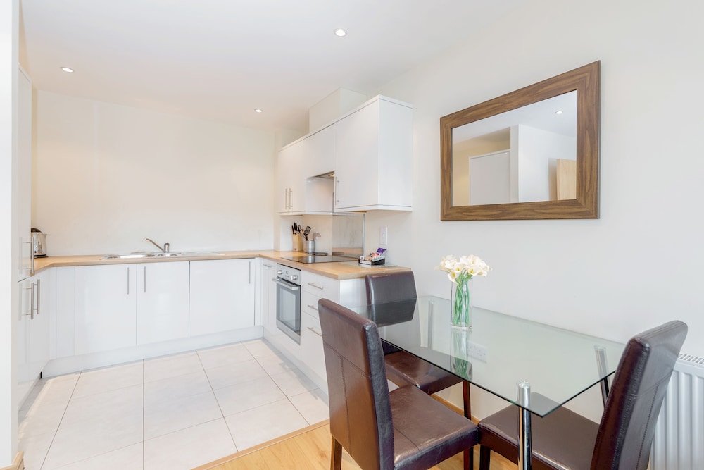 Guildford Vacations - Roomspace Apartments -Westnye House - Property Image 4