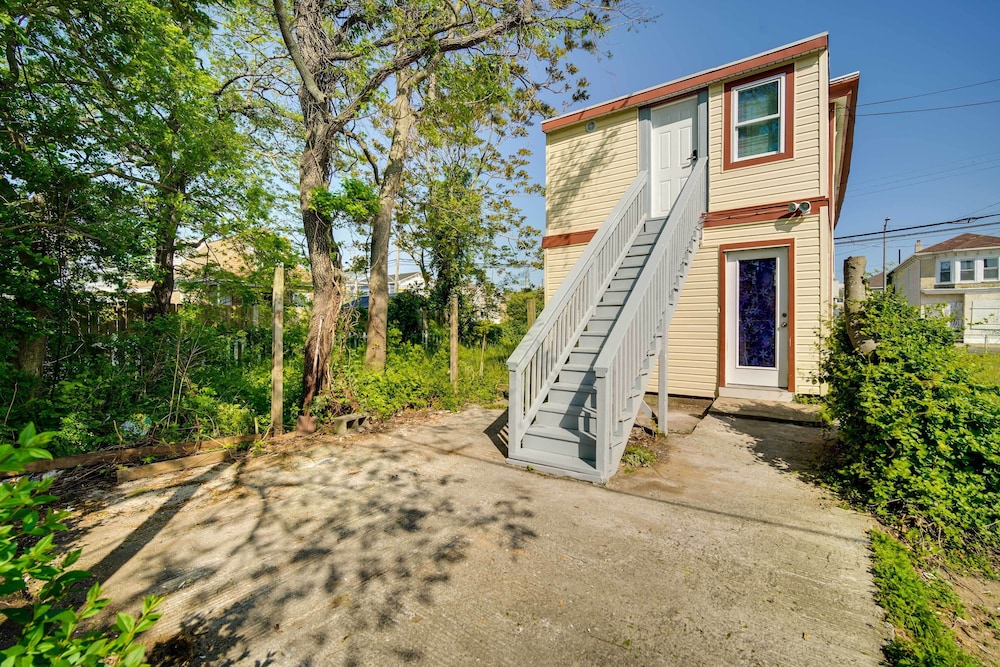 Cozy Atlantic City Getaway ~ 3 Blocks to Ocean! view 3