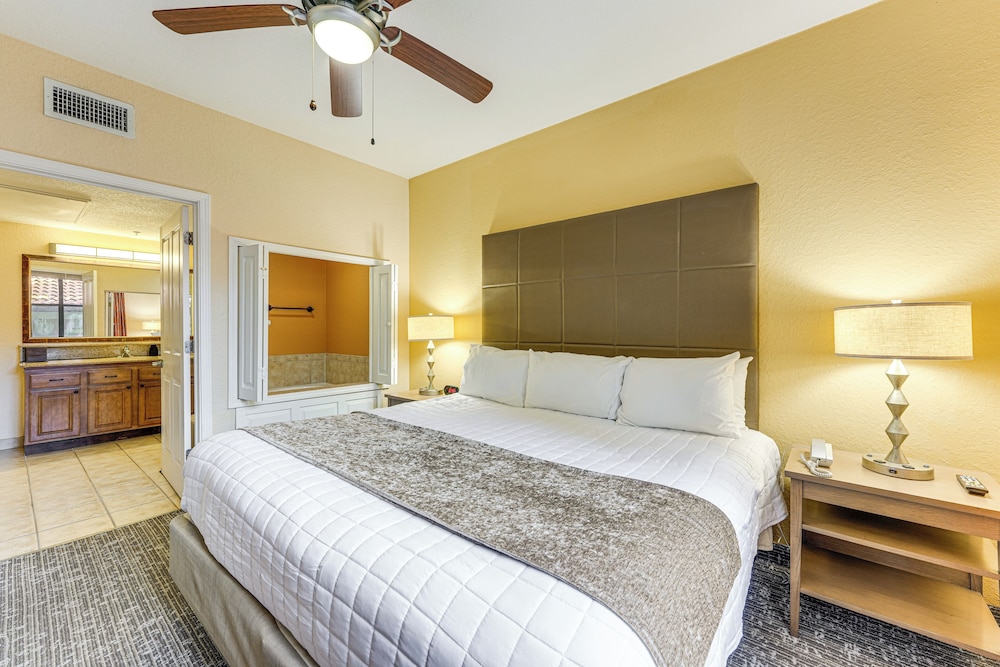 Poolside Bliss & Theme Park Thrills: Orlando Oasis