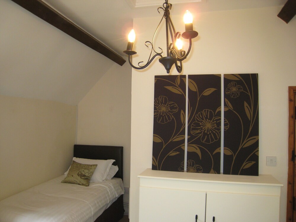 Macbeth Cottage view 5