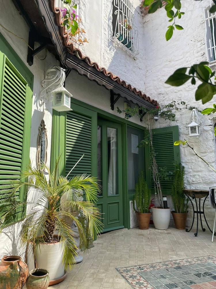 8 Oda Boutique Homes
