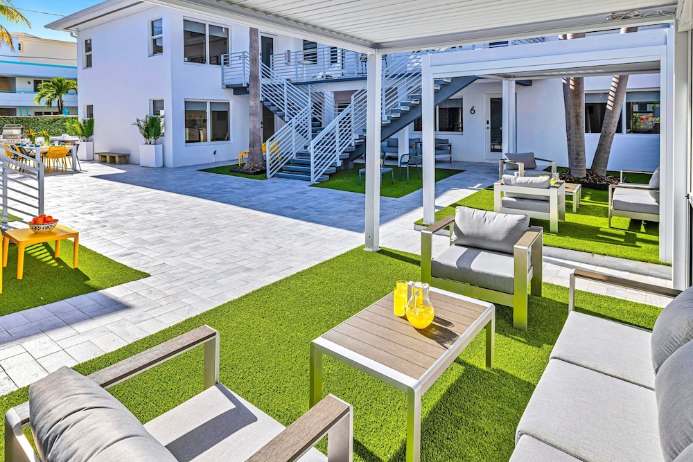 Beach Condo King Bed Lush Patio w BBQ Birch Key Four