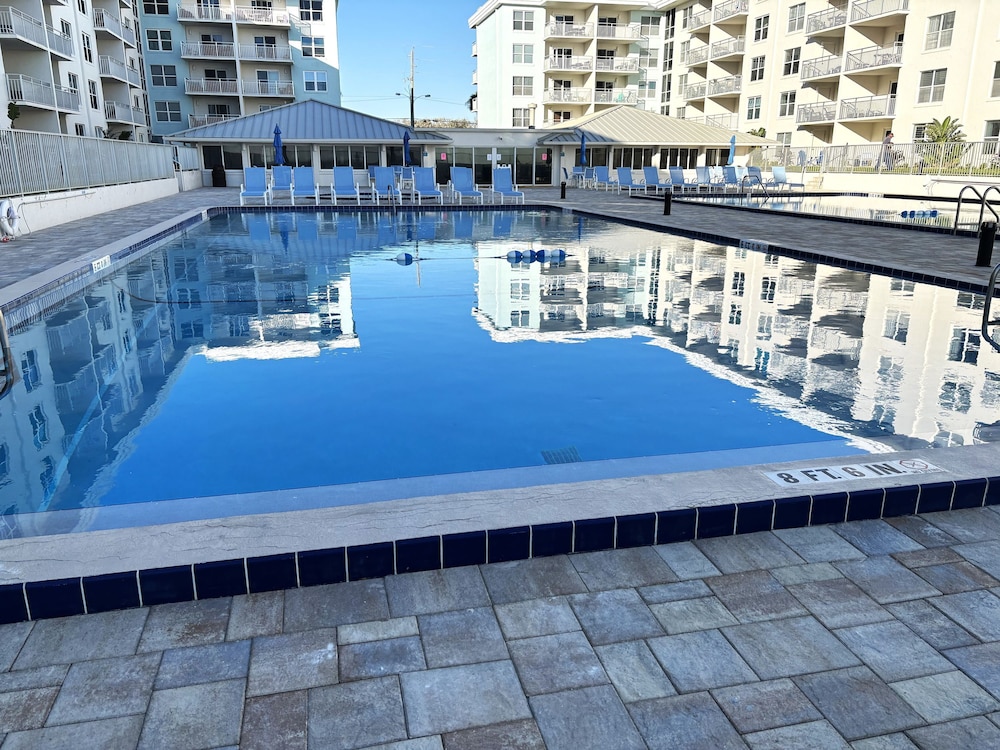 Oceanfront 2 bed 2 Bath Condo New Smyrna Beach