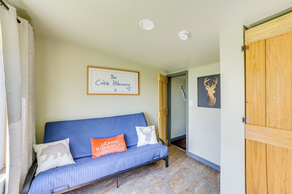 Lake Taneycomo Views: Family-friendly Cabin!