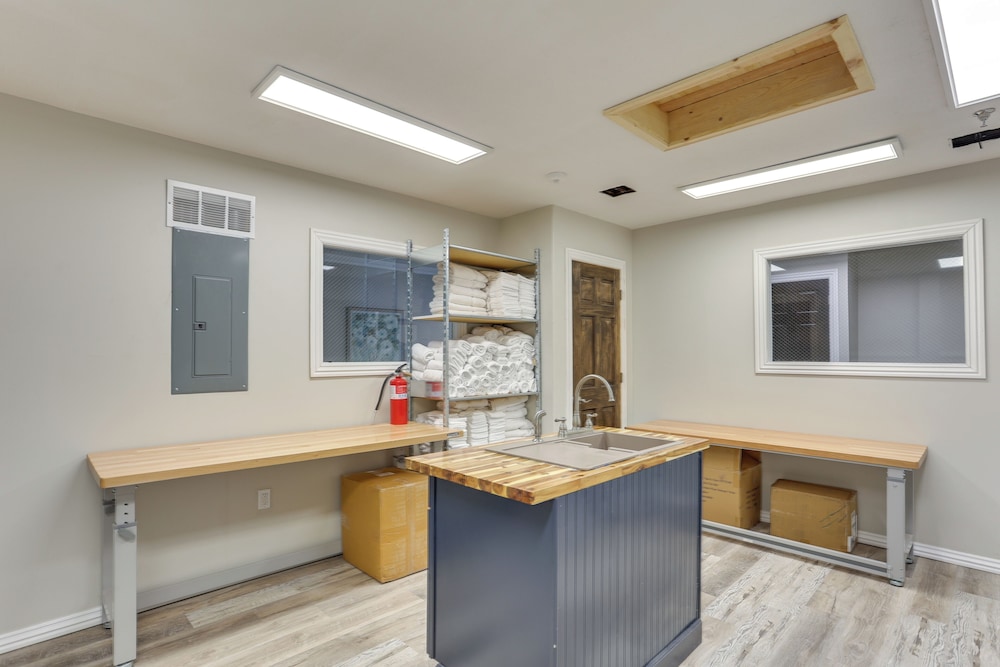 Walk to Ocu, Golf: Updated Oakland City Studio!