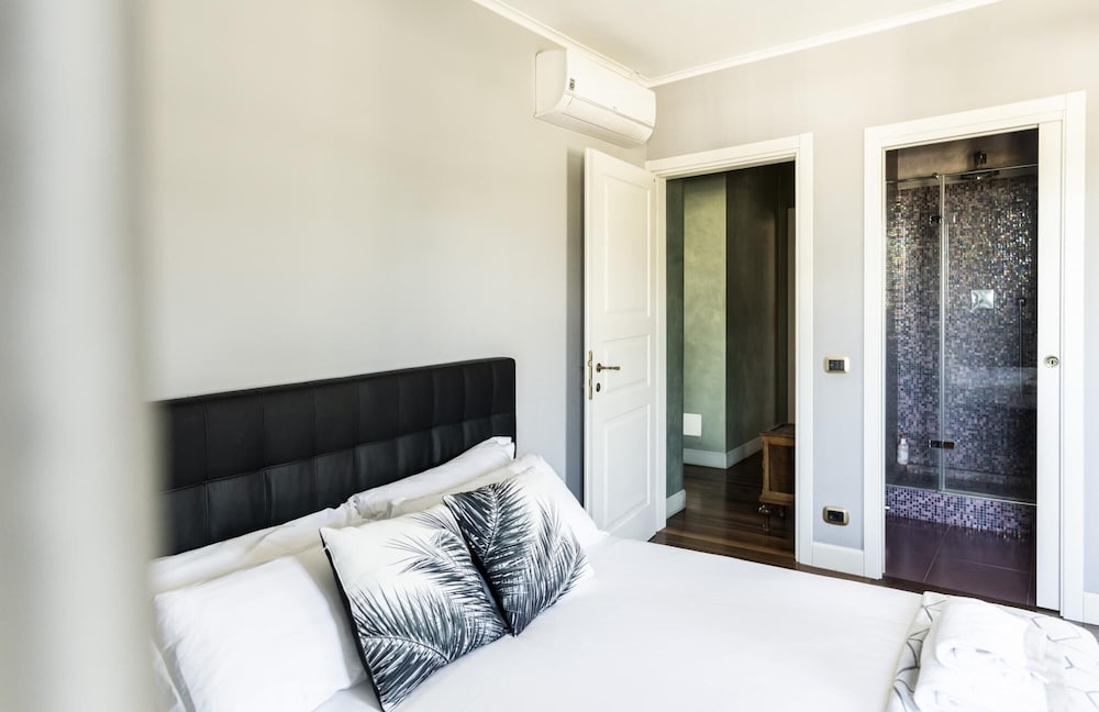Villa Elia in Roddi With 5 Bedrooms and 5 Bathrooms view 3