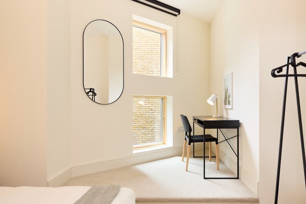 The East London Mile Place - Cosy 2bdr Flat With Balcony