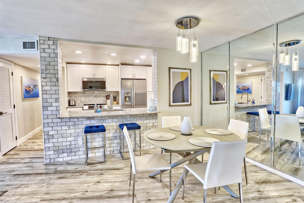 Land's End 1-206 Bay Front-premier
