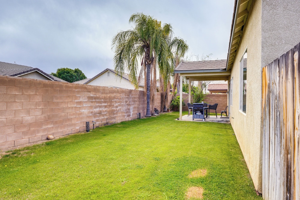 8 Mi to Beach Park: Bakersfield Gem w/ Yard!