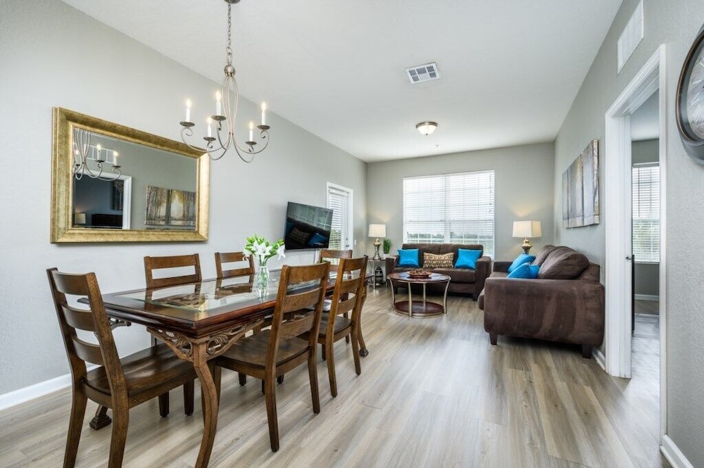 Epic Universe Beautiful Lakeview Condo, Vista Cay Orlando - 3013