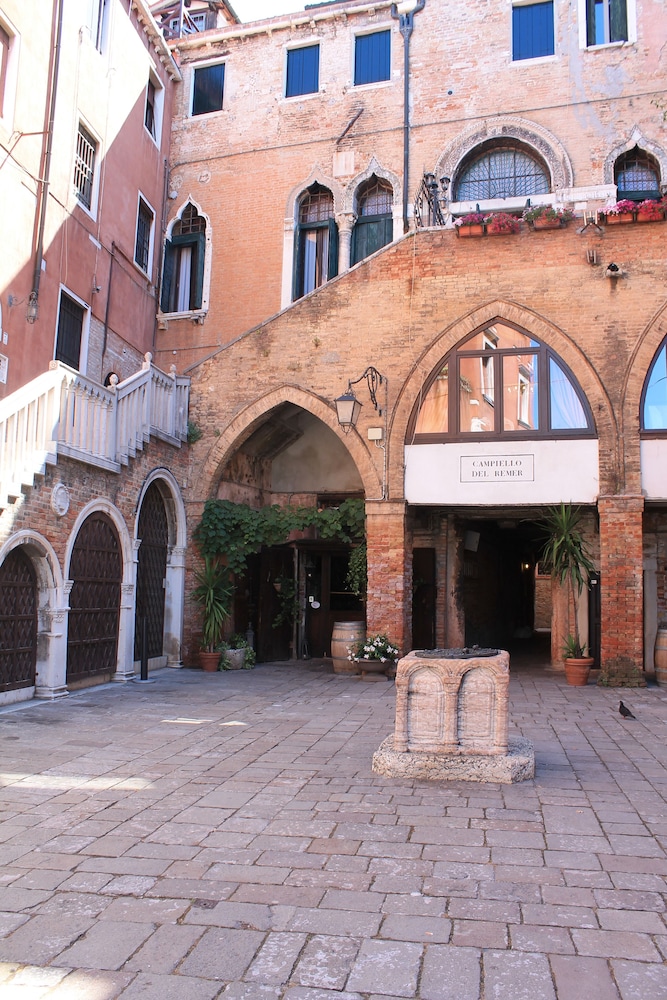 Lion Morosini Palace