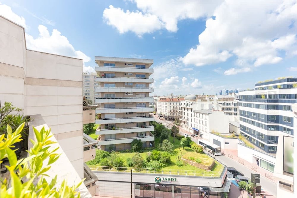 Charming Central Apartment With Balcony and City View