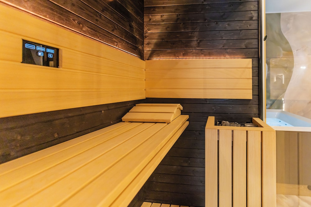 VBM SUITE & SPA APARTMENTS
