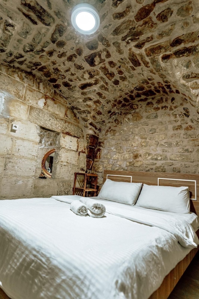 Sermest House