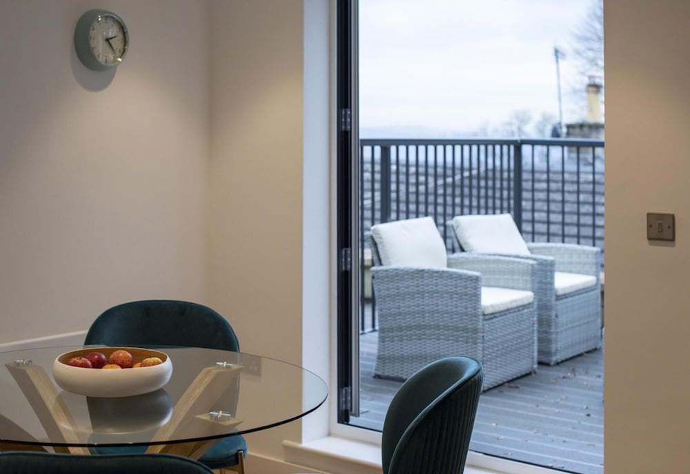 CH Apt 7 2bed in Bath view 5