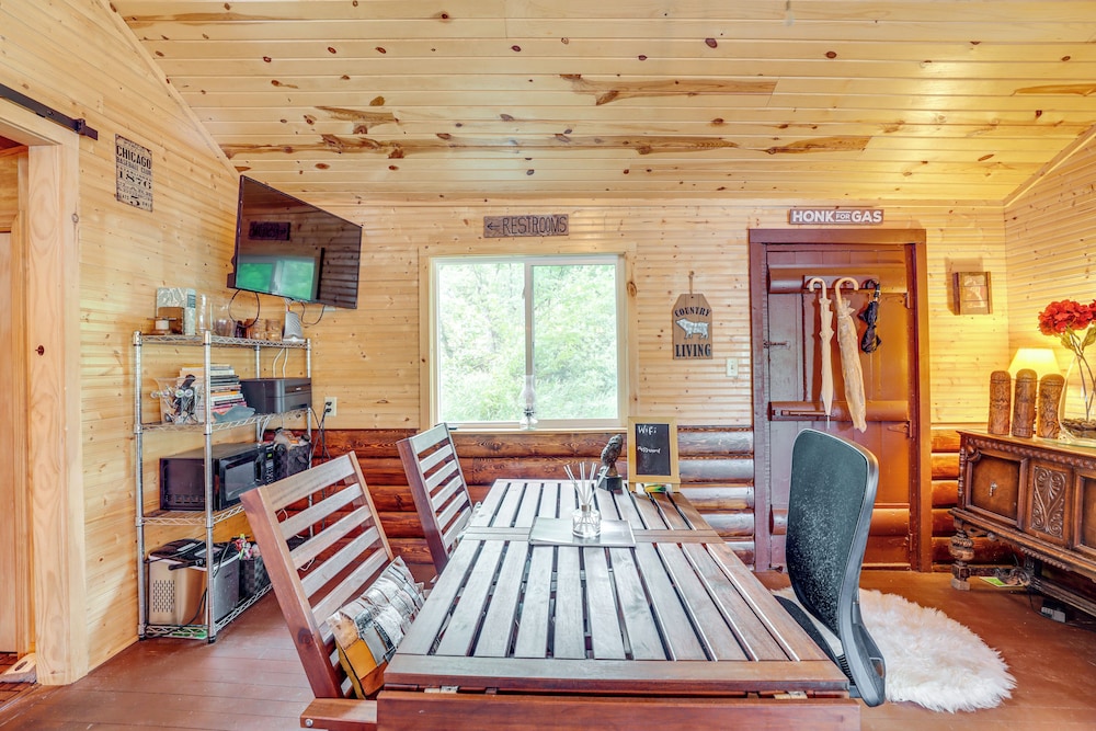 Rock River Hideaway on Private 5-acre Island!