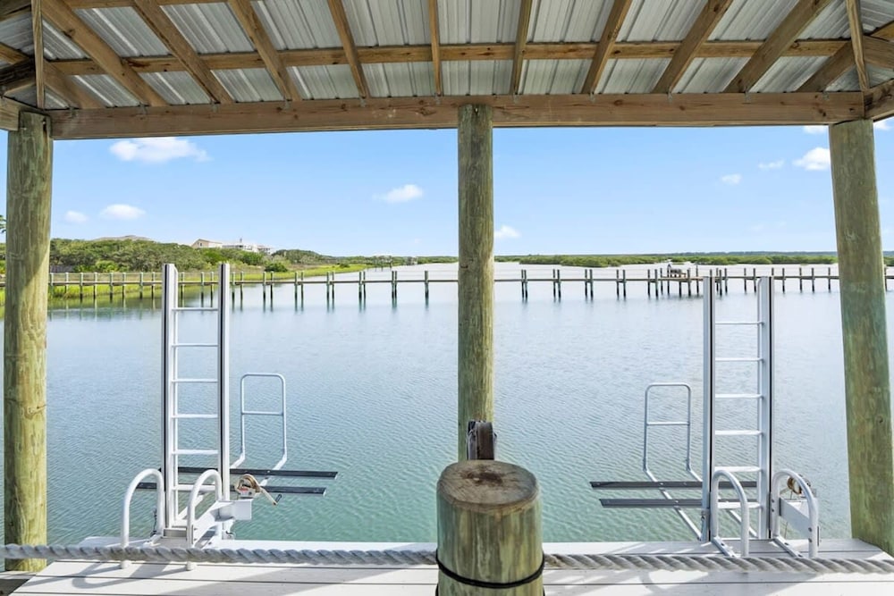 400 Steps to Sand Waterfront Luxury w Dock Pool