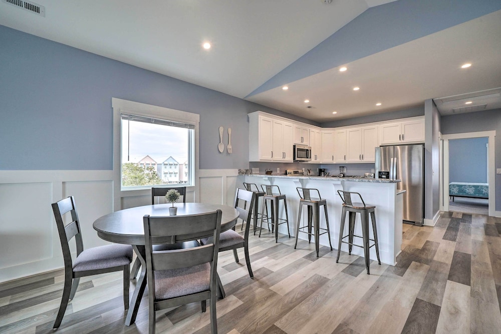 Stylish Townhome w/ Balconies & Tesla Charger! view 2
