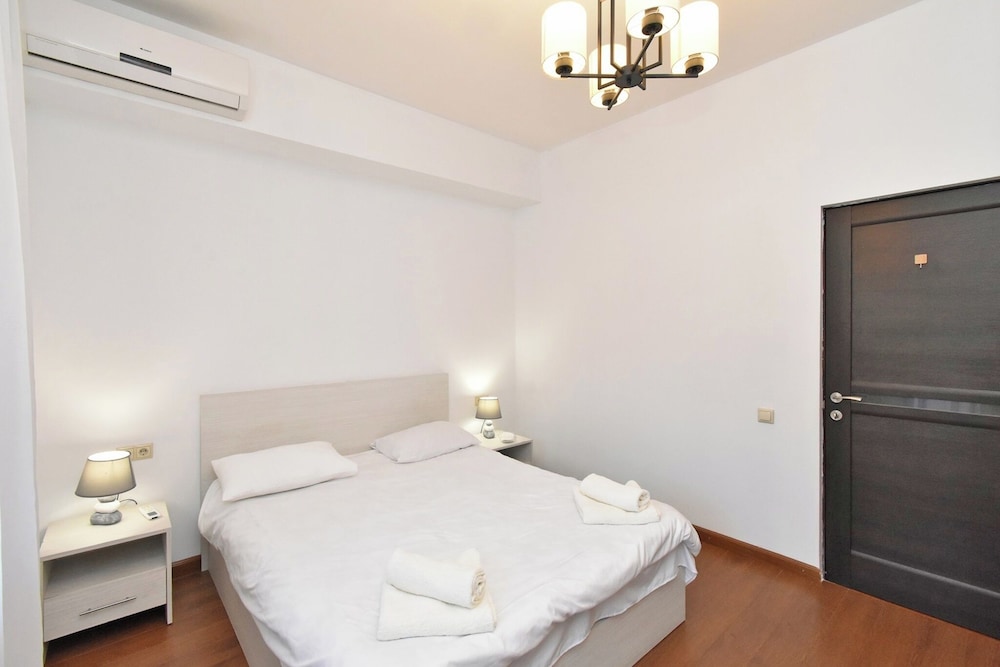 1bdr luxury apartment